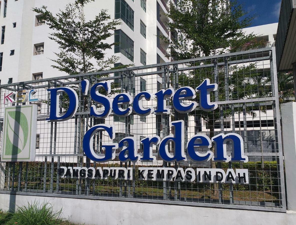 Kempas Indah @ The Secret Garden Homestay Johor Bahru Buitenkant foto
